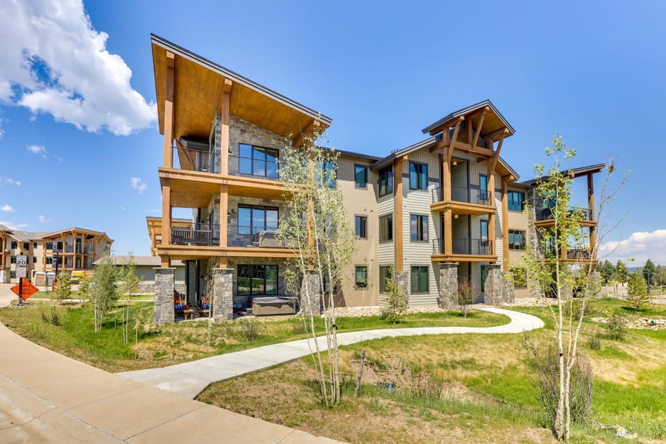Mountain-View Fraser Condo w/ Balcony + Hot Tub! House in Fraser