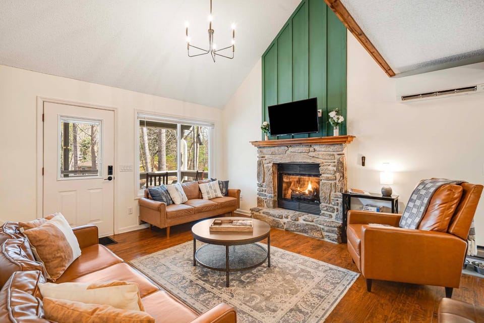 Maggie Valley Mountain Escape with Fire Pit and Deck House in Maggie Valley