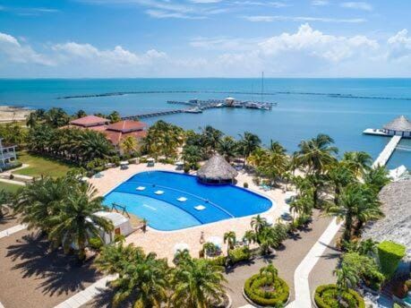 Villa Castello- Water Views & Resort Amenities House in Placencia