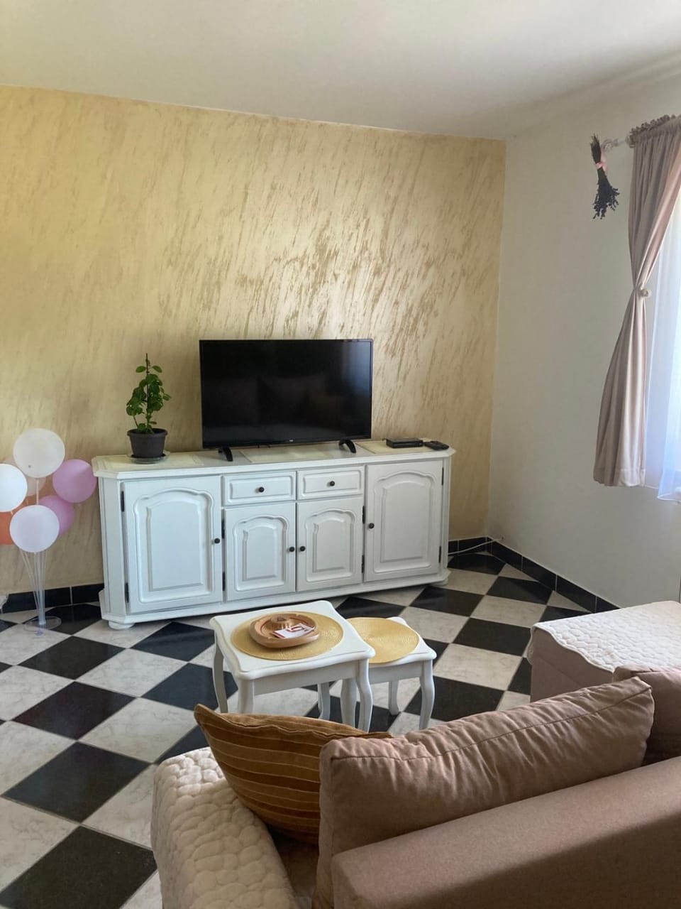 Communal lounge/ TV room, TV and multimedia, Living room, Seating area, Evening entertainment