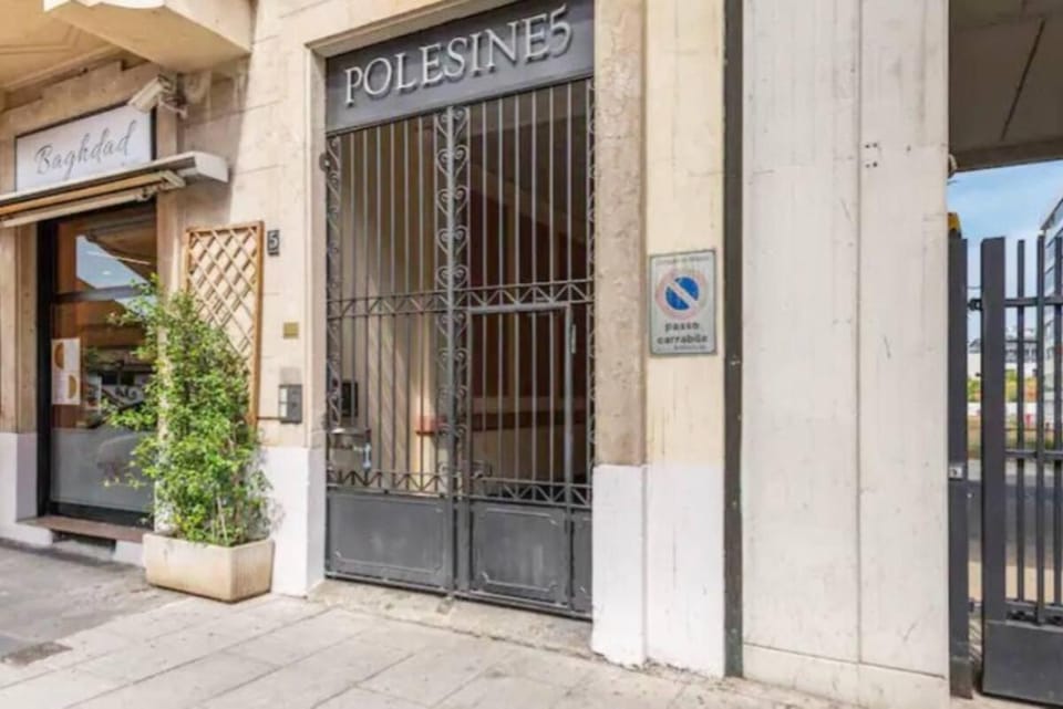 Facade/entrance, Street view