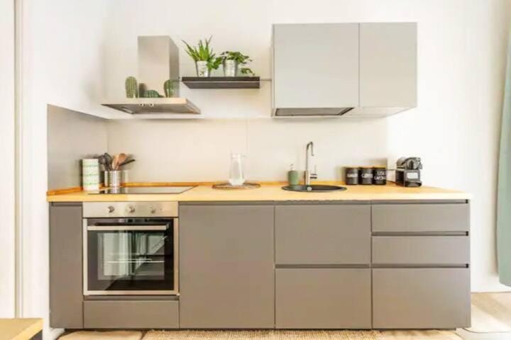 Coffee/tea facilities, Kitchen or kitchenette, pet friendly, stove