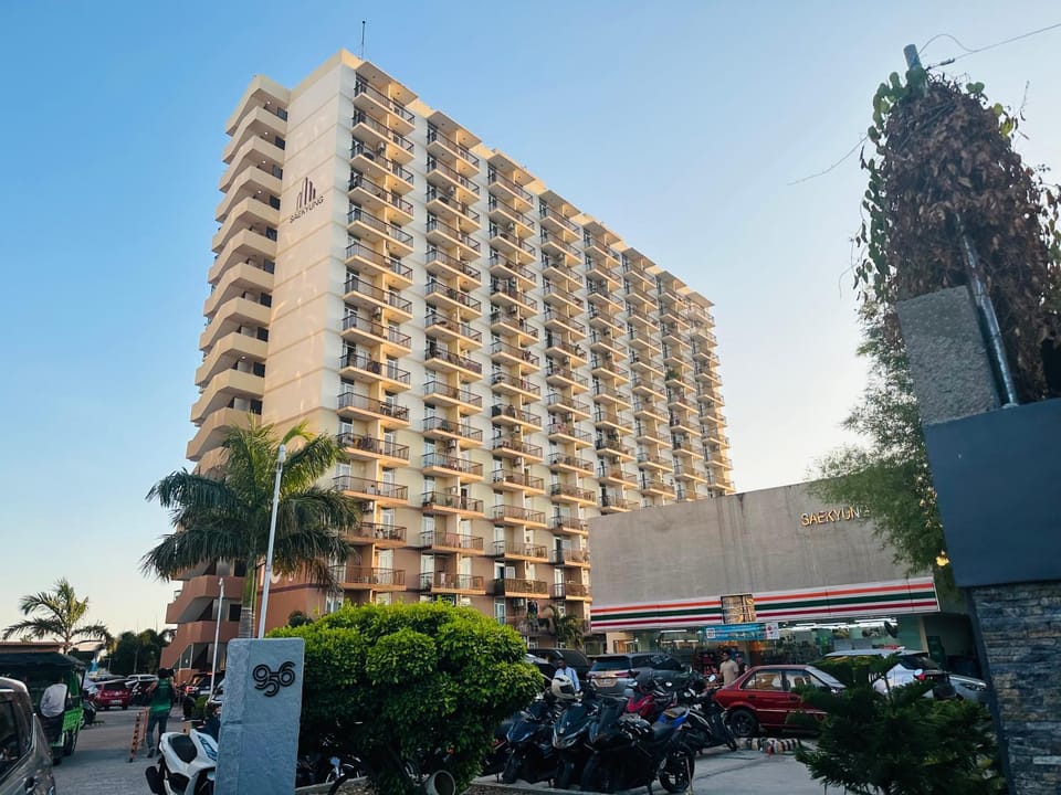 Affordable Condo with Fast Wifi & Near Airport Apartment in Lapu-Lapu City