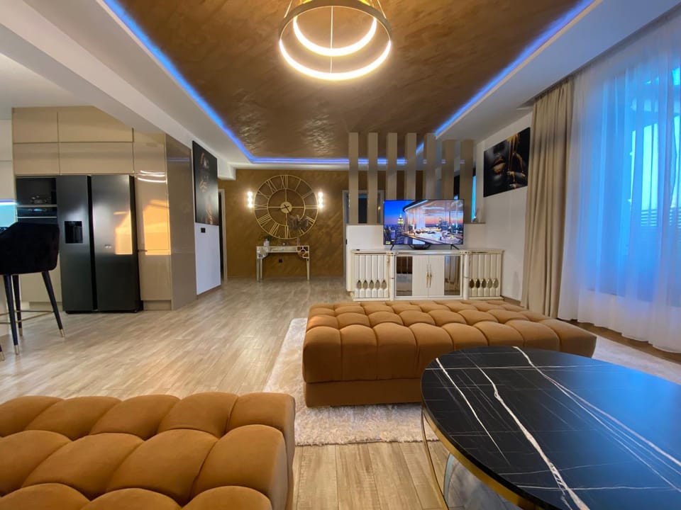 Communal lounge/ TV room, TV and multimedia, Living room, Seating area, Evening entertainment
