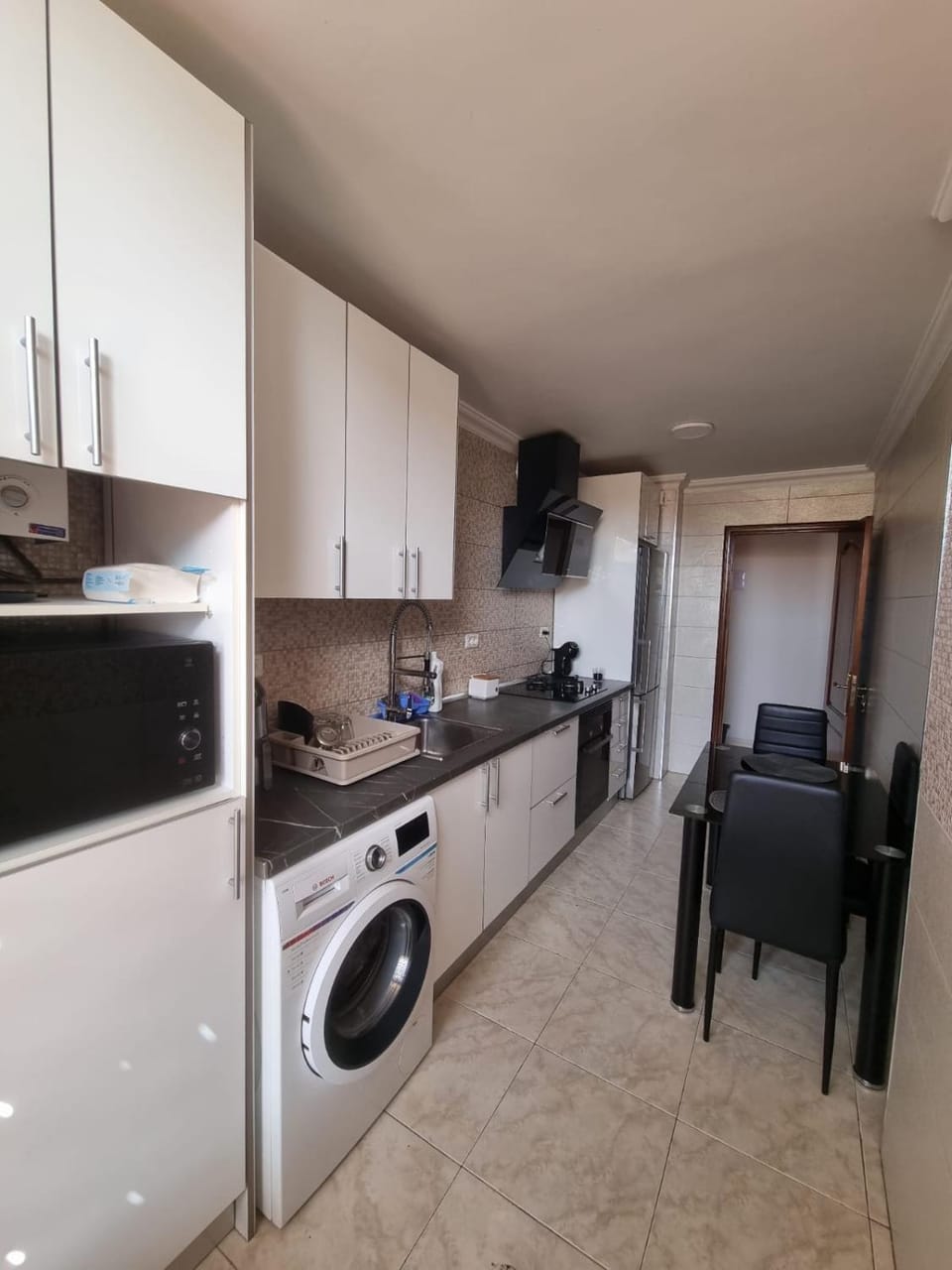 Kitchen or kitchenette, dishwasher, minibar, stove, washing machine