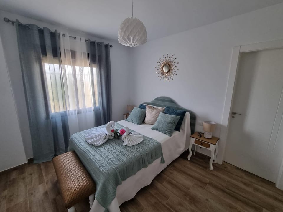 Bed, Bathroom, Photo of the whole room, Bedroom, towels, air conditioner