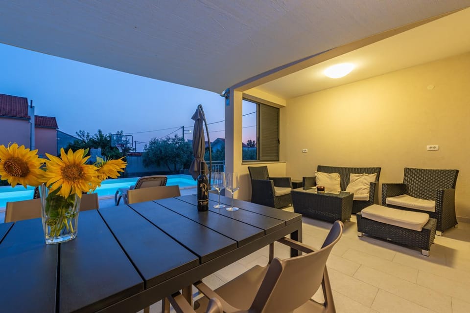 Seating area, Pool view, Swimming pool