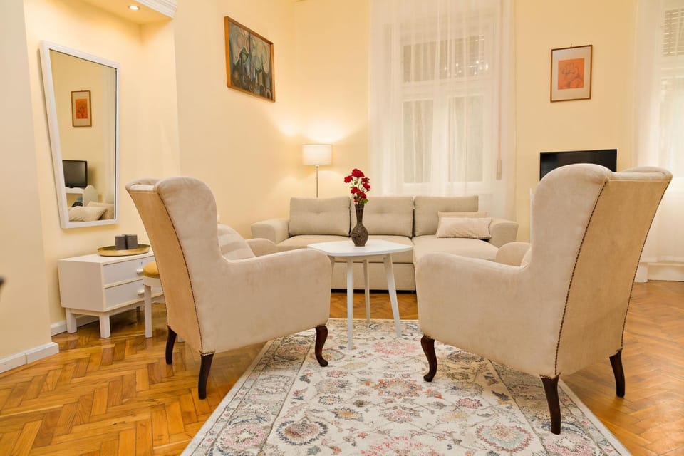 Living room, Seating area, Sunrise