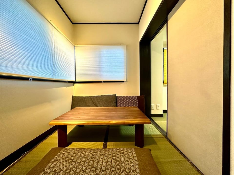 Ueno Retro Flower - Ueno Okachimachi Apartment in Japan
