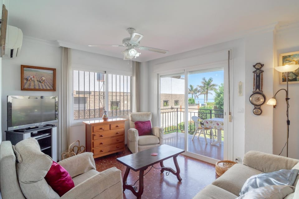 Communal lounge/ TV room, Living room