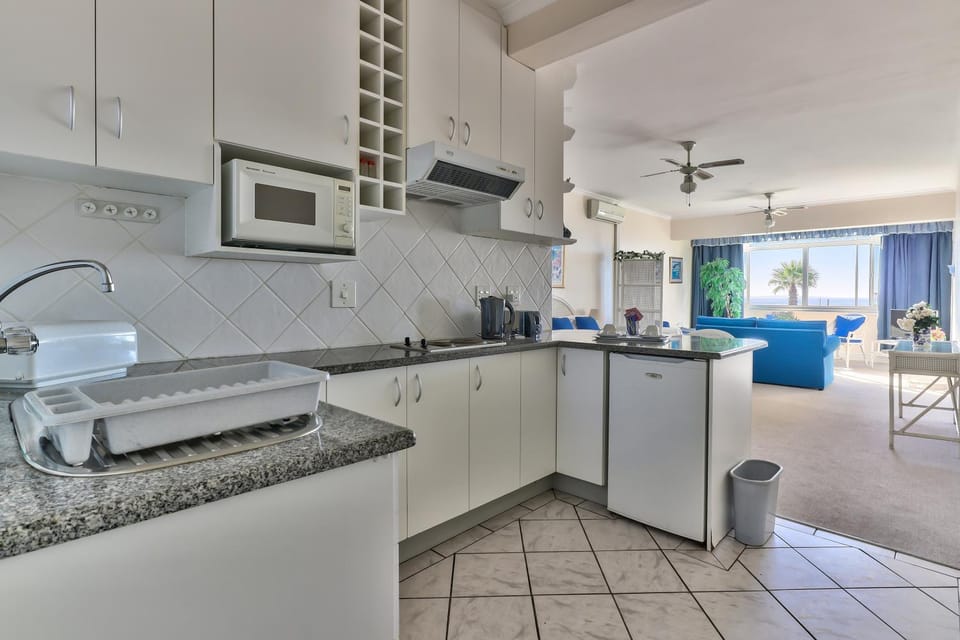 3 Sandringham Sea Facing ground-floor Studio Apartment in Cape Town