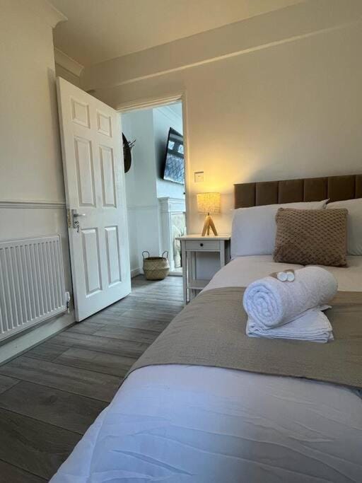 Beautiful house/Parking Apartment in London