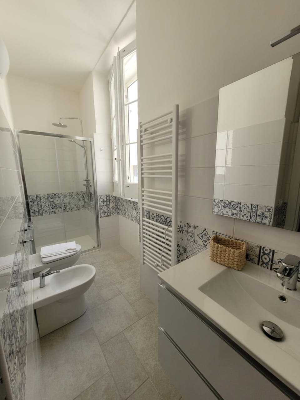 Shower, Toilet, Bathroom, bidet, towels