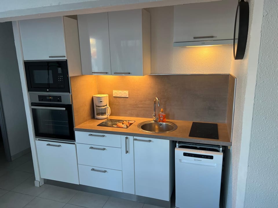 Coffee/tea facilities, Kitchen or kitchenette, dishwasher, oven, pet friendly, stove, toaster