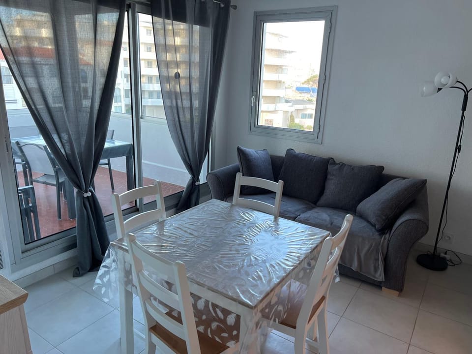View (from property/room), Balcony/Terrace, Living room, Seating area, Dining area