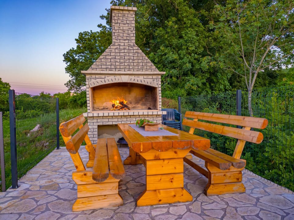 Patio, Off site, Natural landscape, BBQ facilities