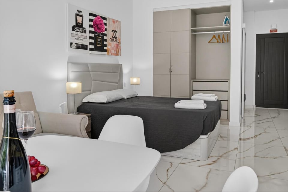 Bed, Photo of the whole room, Bedroom, wardrobe
