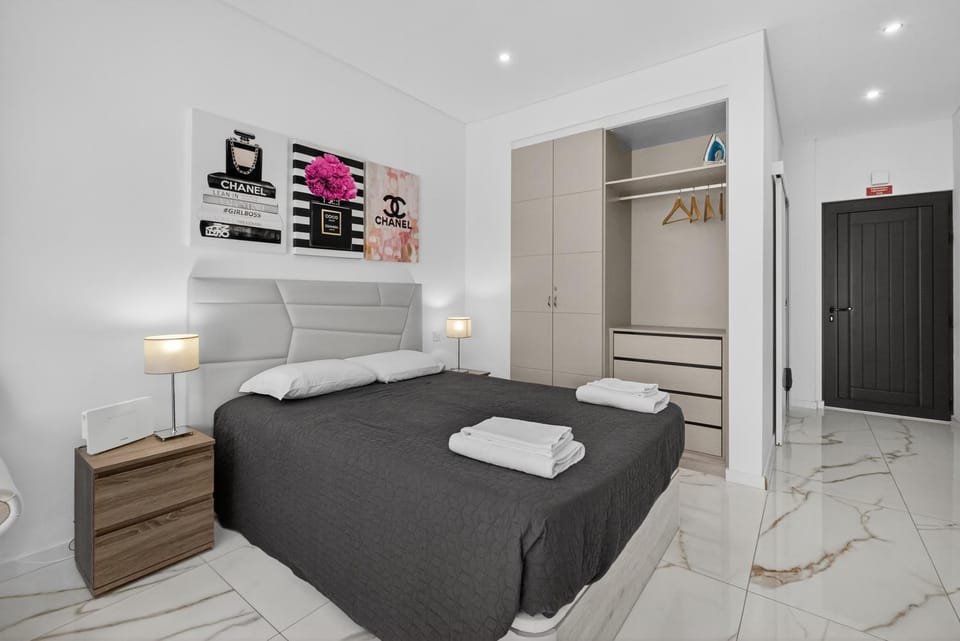 Bed, Photo of the whole room, Bedroom, wardrobe