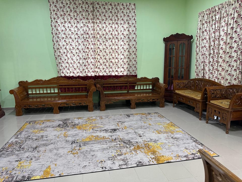 Homestay Kuantan Pantai Batu Hitam No14 L4 House in Terengganu, Malaysia