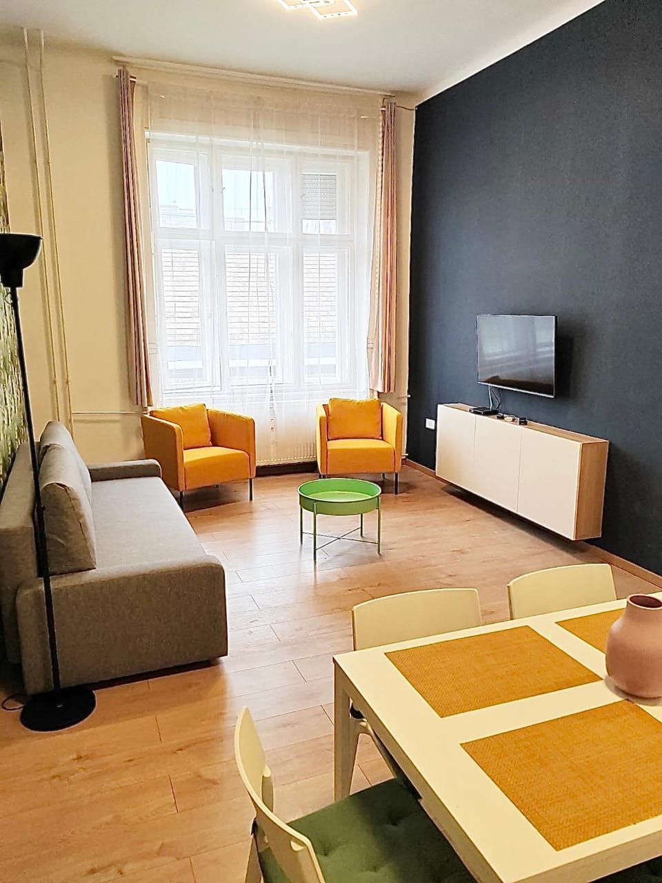 TV and multimedia, Living room, Seating area