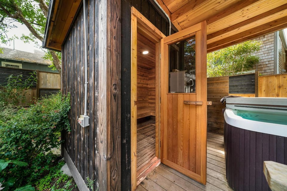 Secret Garden MCA#1504 House in Manzanita