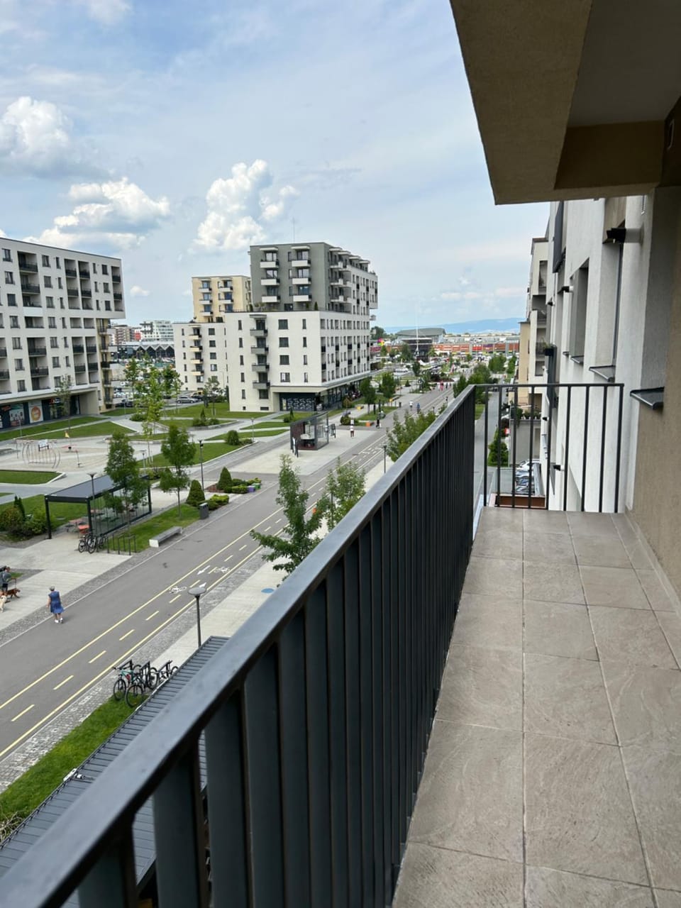 City view, Quiet street view