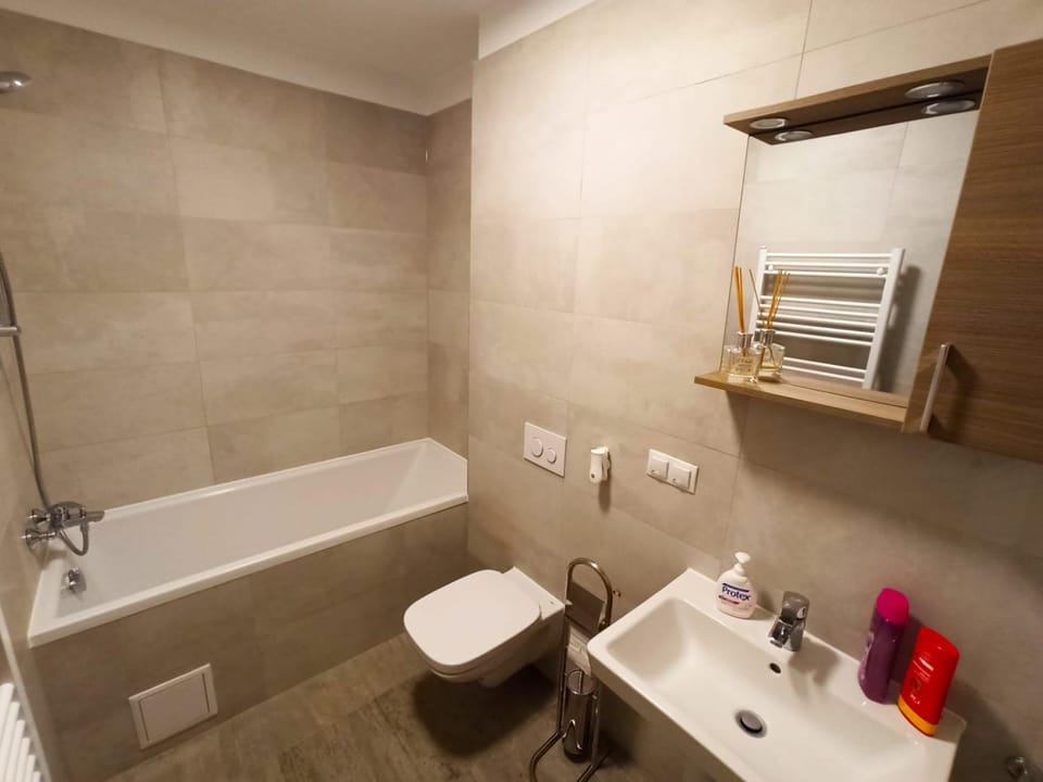 Shower, Toilet, Bathroom, Bath