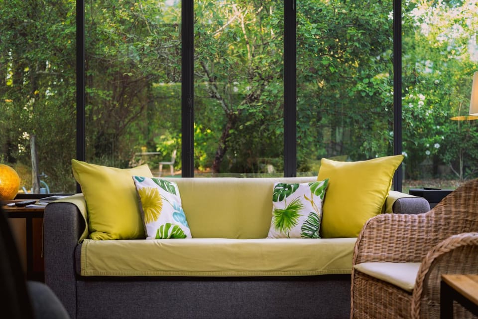 Communal lounge/ TV room, Living room, Garden view