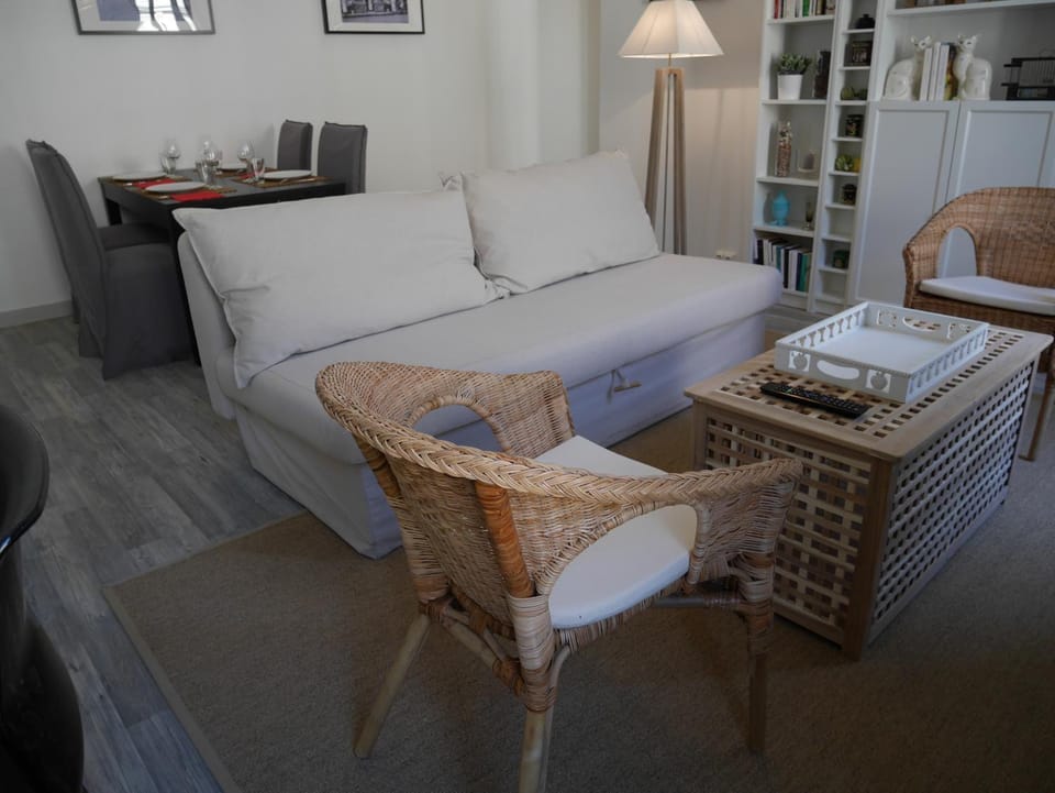 Living room, Photo of the whole room, Seating area, Dining area