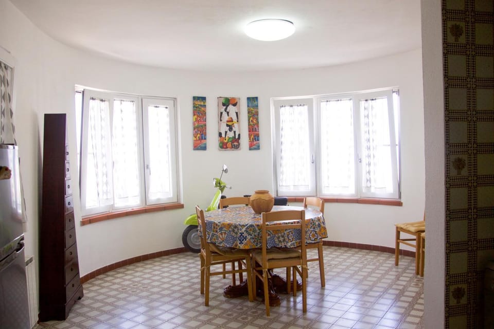 Photo of the whole room, Dining area, Lunch, Lunch, toaster, toaster