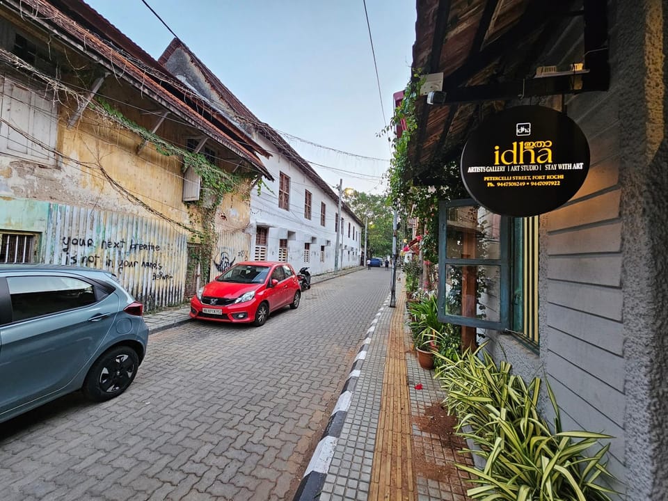 Idha Artists' Gallery - Stay with Art Vacation rental in Kochi