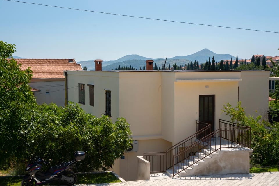 Property building, Day, Natural landscape, Mountain view