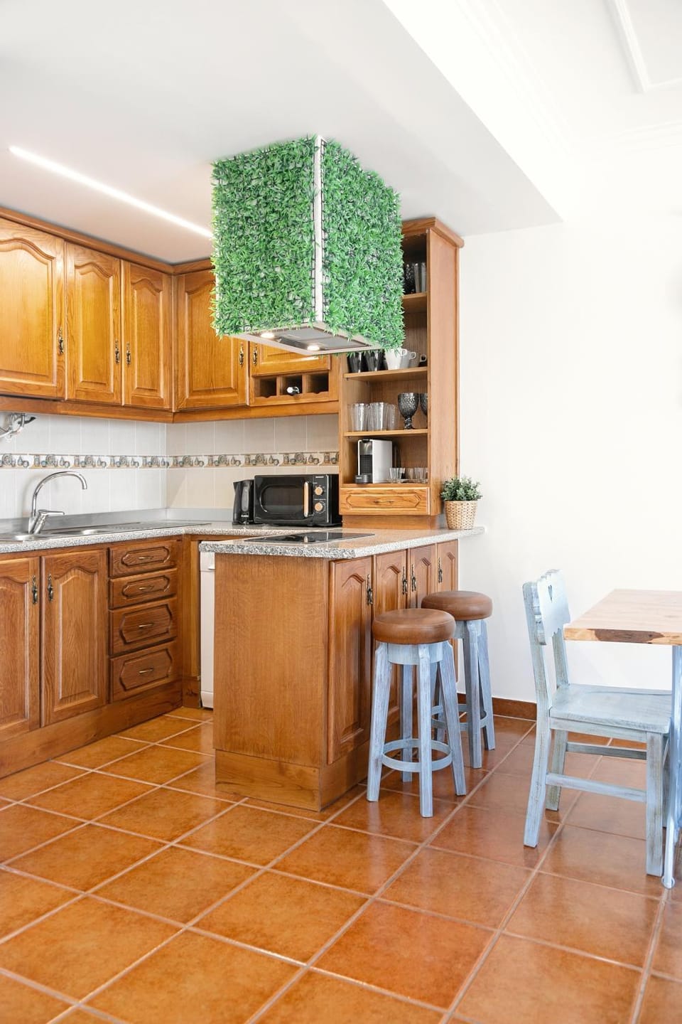 Kitchen or kitchenette, Decorative detail, Dining area, dishwasher, minibar, pet friendly, stove