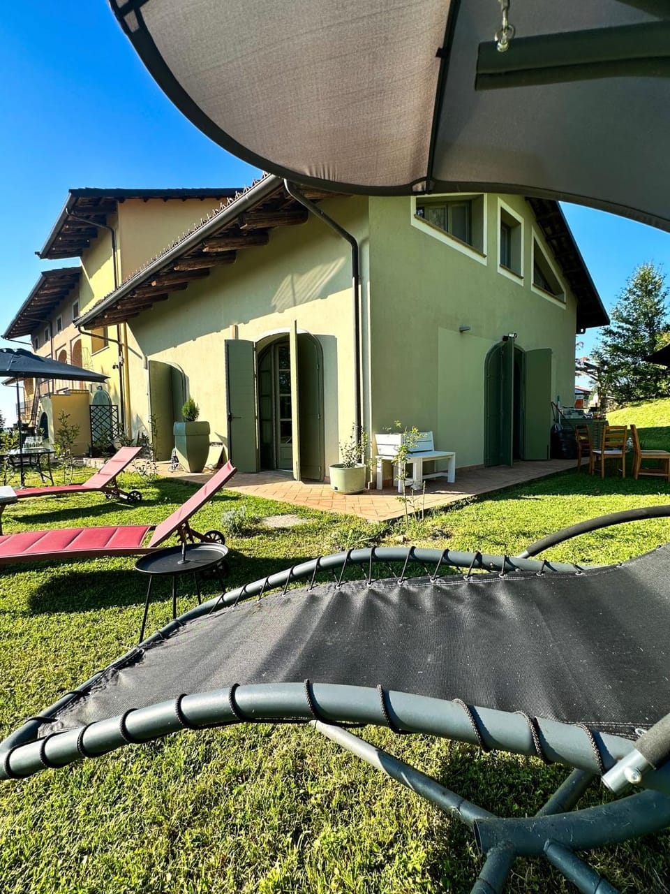 Property building, Garden, Garden, Garden view, sunbed