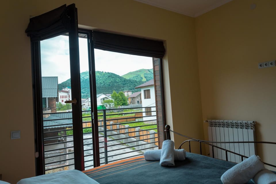 Bedroom, Mountain view