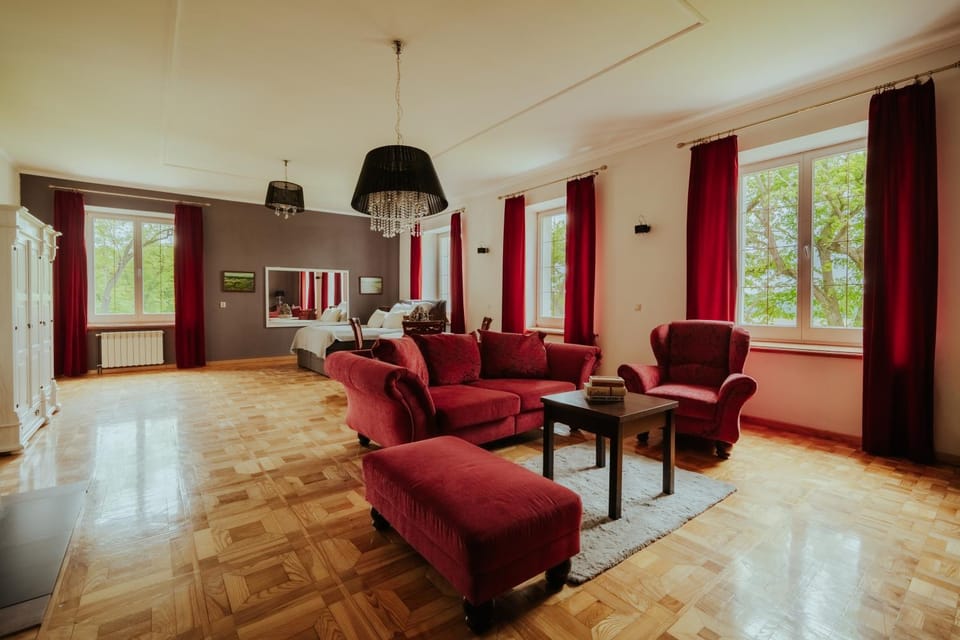 Agroturystyka w Dworze Ujazdowskim Farm Stay in Poland