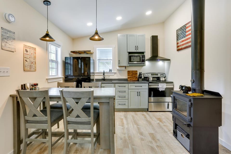 Secluded Poconos Cabin: 75 Acres & Fire Pit! Cabin in Middle Smithfield