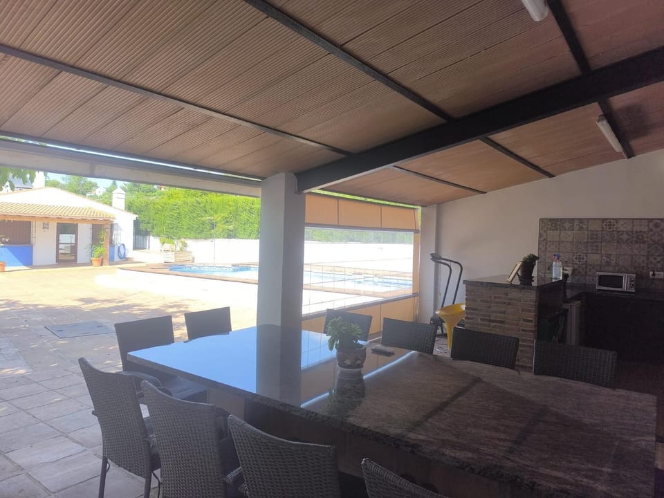 Bathroom, Kitchen or kitchenette, Dining area, Swimming pool, microwave