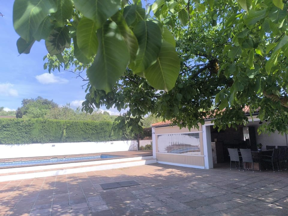 Off site, Kitchen or kitchenette, Dining area, Swimming pool