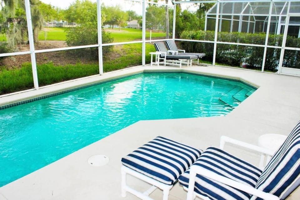 4 bedrooms pool home on Southern Dunes golf course Villa in Haines City