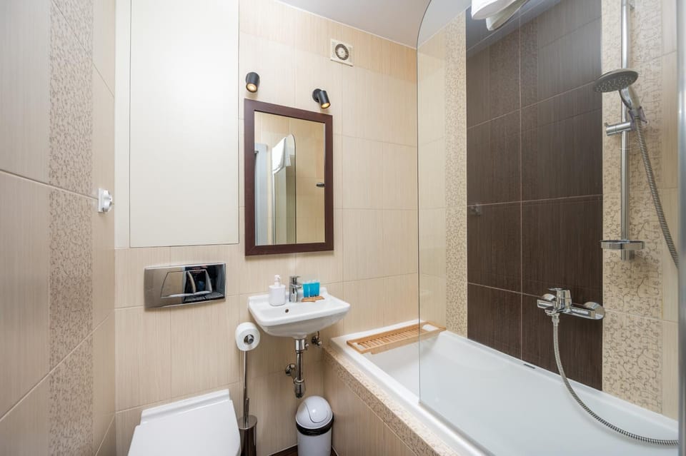 Shower, Toilet, Bathroom, Bath