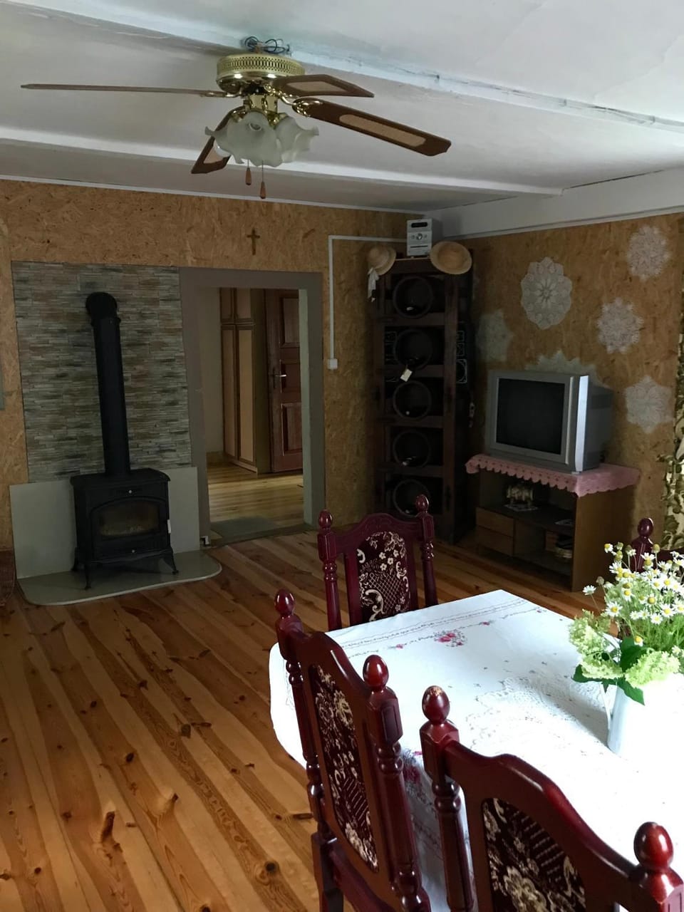 Communal lounge/ TV room, TV and multimedia, fireplace