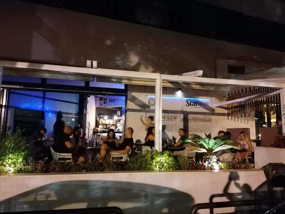 Restaurant/places to eat, Night