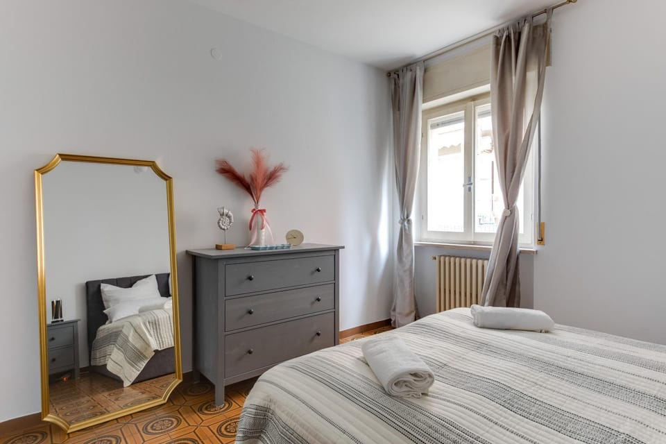 Bed, Photo of the whole room, Bedroom, internet, towels, wardrobe