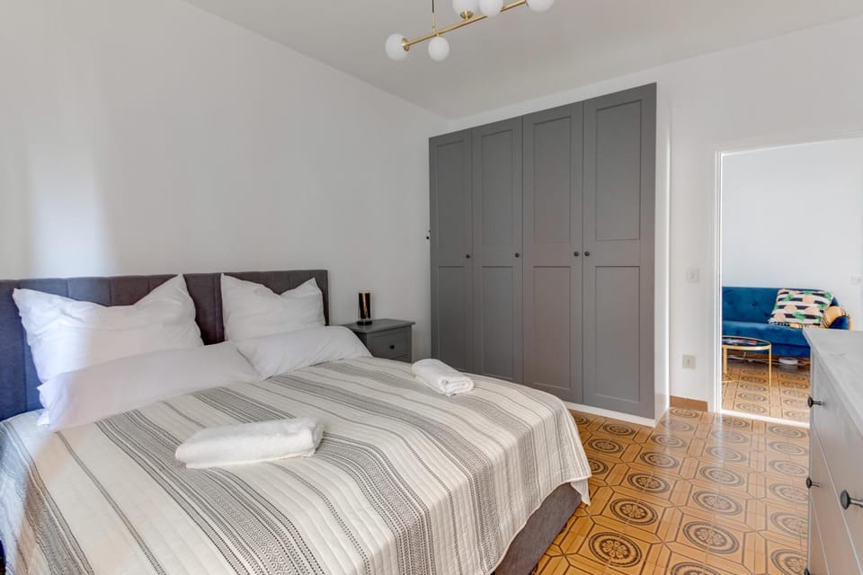 Bed, Photo of the whole room, Bedroom, towels, wardrobe