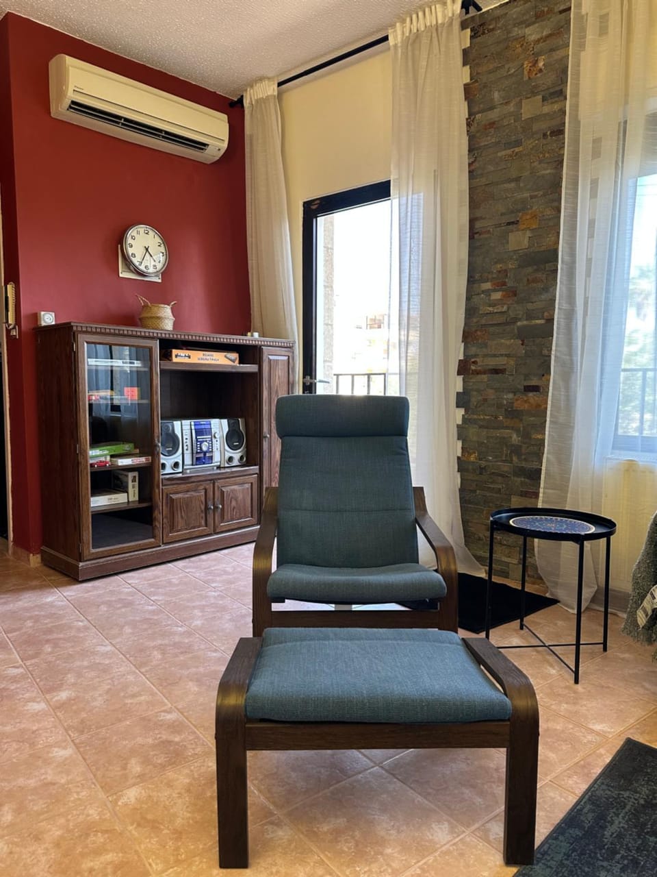 Seating area, air conditioner