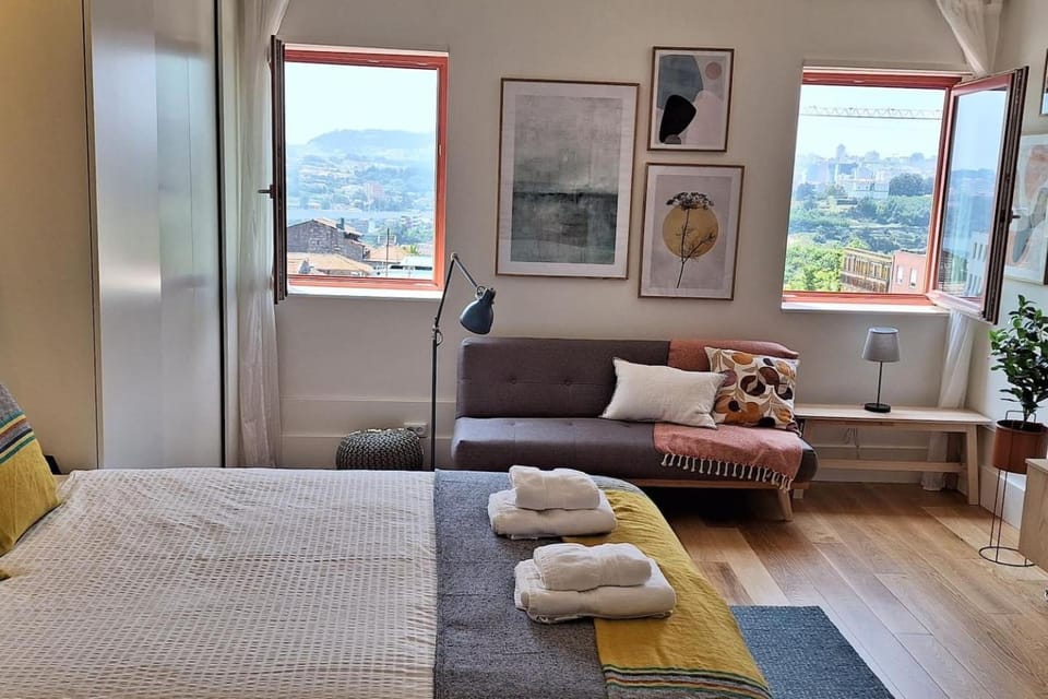 Bed, Natural landscape, Photo of the whole room, Bedroom, towels