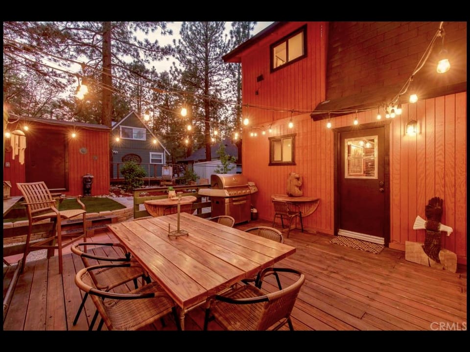 Patio, Garden, Seating area, Dining area, Garden view