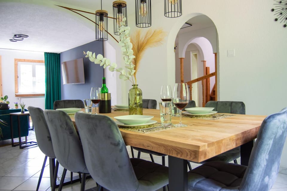 Living room, Seating area, Dining area