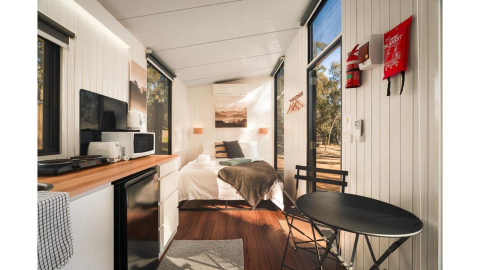 Kitchen or kitchenette, Dining area, Bedroom